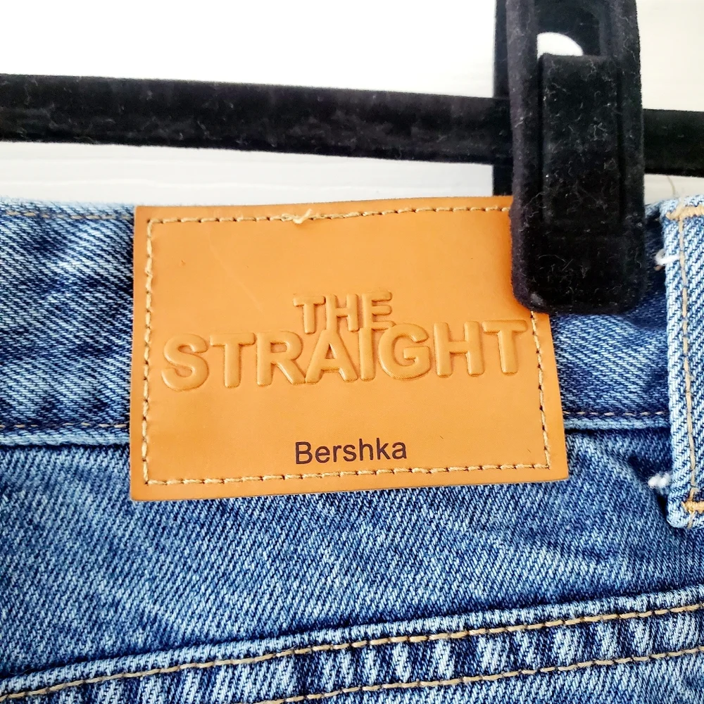 Bershka High Waist Straight Leg Dad Jeans in Medium Blue - Picture 5 of 8